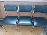 Lot 200 - tapijt en stoelen - afbeelding 4 van  6
