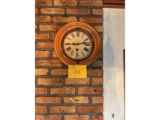 Lot 201 - houten frame wandklok - afbeelding 1 van  3