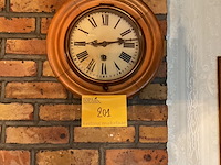 Lot 201 - houten frame wandklok - afbeelding 1 van  3