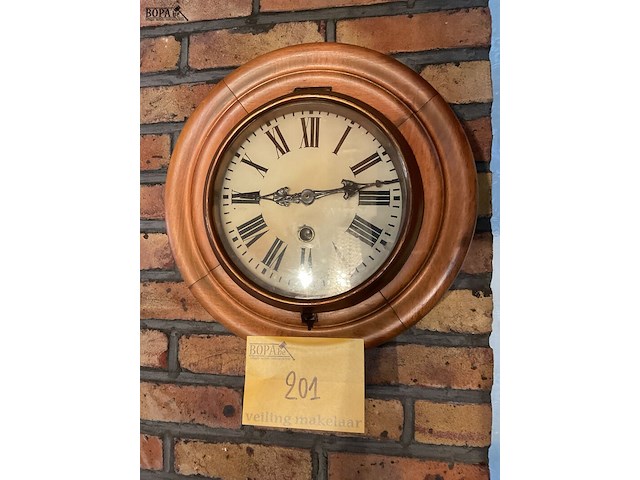 Lot 201 - houten frame wandklok - afbeelding 2 van  3