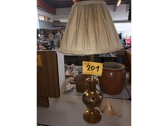 Lot 201 - koperen lampedair - afbeelding 1 van  4