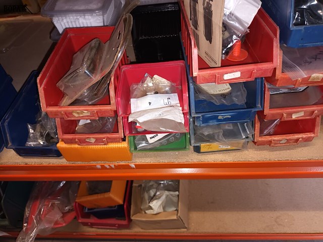 Lot 201 - lot onderdelen voor grasmachines - afbeelding 2 van  7