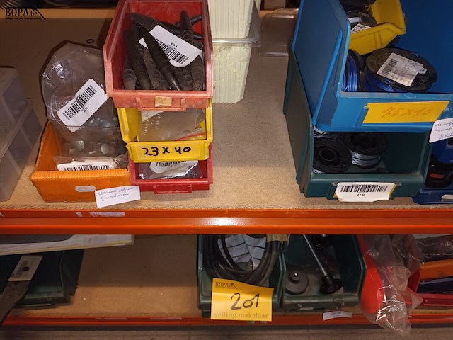 Lot 201 - lot onderdelen voor grasmachines - afbeelding 3 van  7