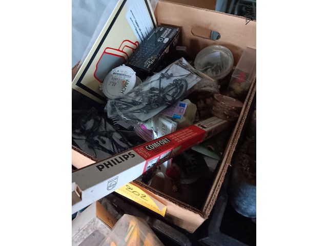 Lot 202 - decoratie materiaal - afbeelding 3 van  4