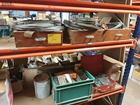 Lot 202 - divers werkmateriaal. inhoud rek - afbeelding 1 van  8