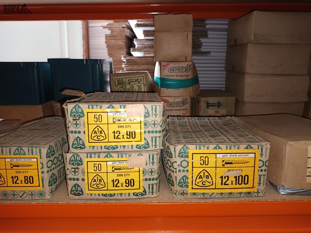 Lot 202 - haakjes en bouten - afbeelding 2 van  4