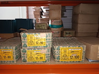 Lot 202 - haakjes en bouten - afbeelding 2 van  4