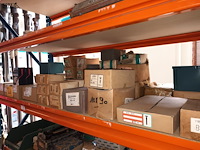 Lot 202 - haakjes en bouten - afbeelding 3 van  4