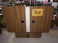 Lot 202 - retro muurkastje - afbeelding 1 van  2