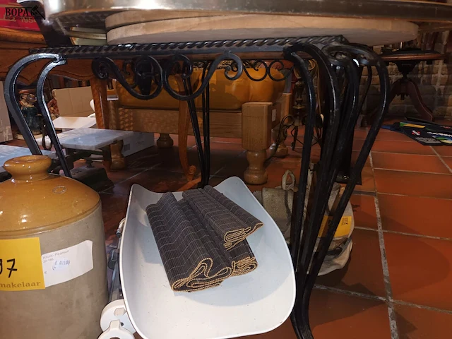 Lot 202 - vintage salontafel met tegels - afbeelding 3 van  3