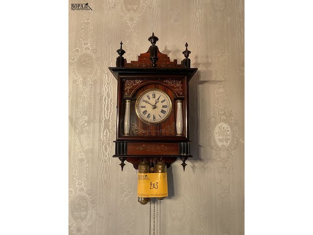 Lot 203 - houten hangklokje met ketting en gewichten - afbeelding 1 van  5