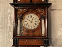 Lot 203 - houten hangklokje met ketting en gewichten - afbeelding 2 van  5