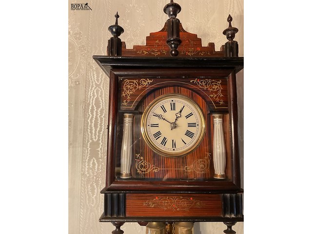 Lot 203 - houten hangklokje met ketting en gewichten - afbeelding 3 van  5