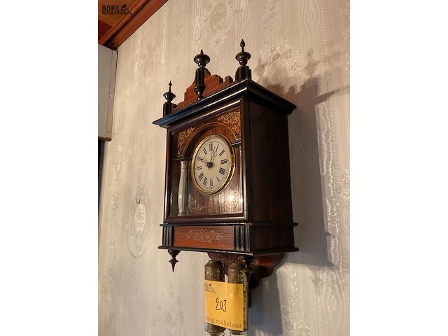 Lot 203 - houten hangklokje met ketting en gewichten - afbeelding 4 van  5