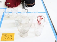 Lot 203 - lot antiek glas