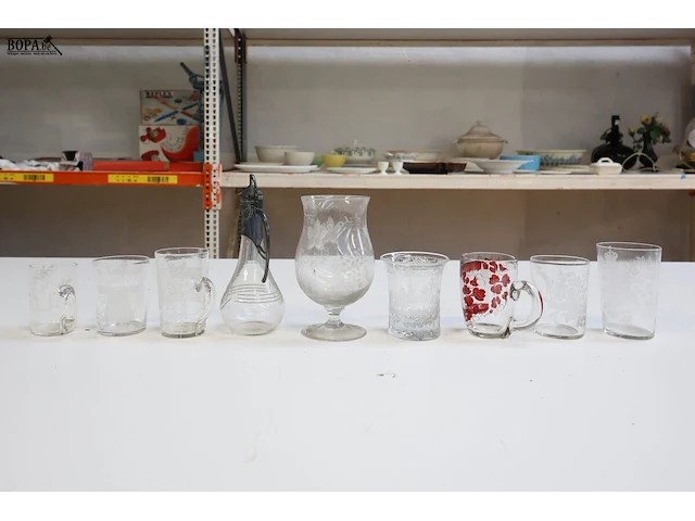 Lot 203 - lot antiek glas - afbeelding 2 van  4