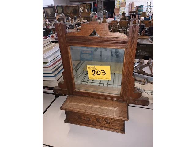 Lot 203 - muurkastje met spiegel - afbeelding 1 van  2