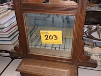 Lot 203 - muurkastje met spiegel - afbeelding 1 van  2