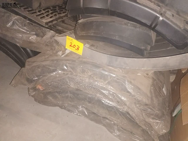 Lot 203 - pvc onderdelen voor trucks - afbeelding 1 van  5