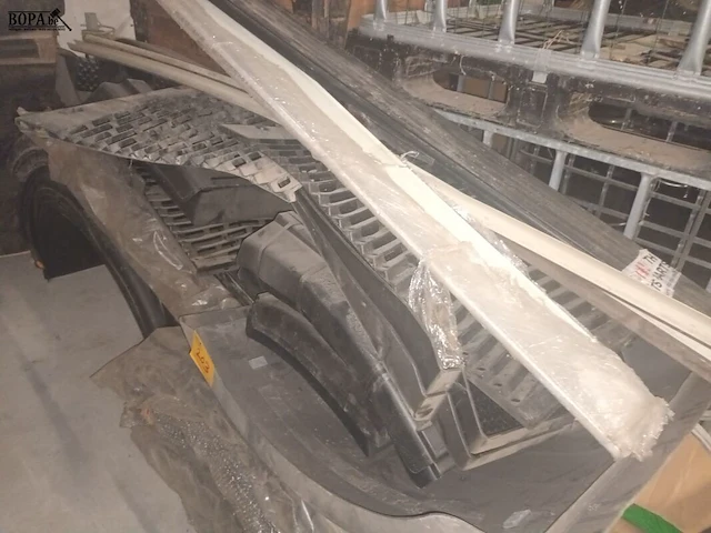 Lot 203 - pvc onderdelen voor trucks - afbeelding 2 van  5