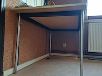 Lot 203 - tafel - afbeelding 2 van  2