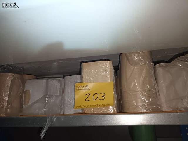Lot 203 - wrapmaster en bierviltjes - afbeelding 1 van  2