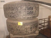 Lot 204 - banden. 2 stuks - afbeelding 2 van  3