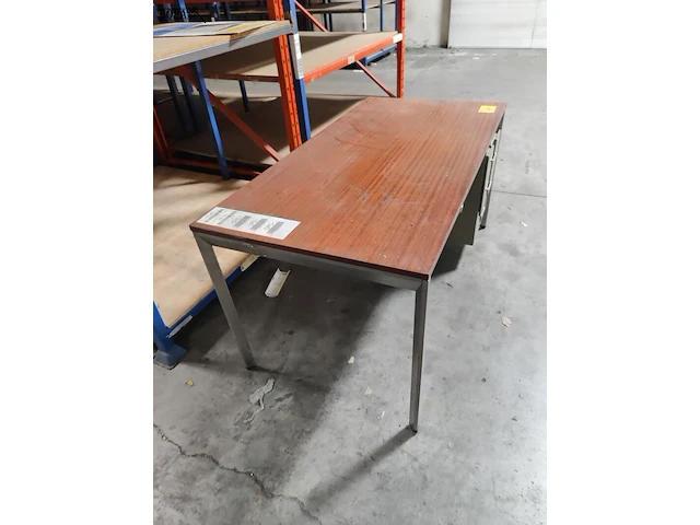 Lot 204 - bureel - afbeelding 2 van  3