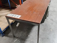 Lot 204 - bureel - afbeelding 2 van  3