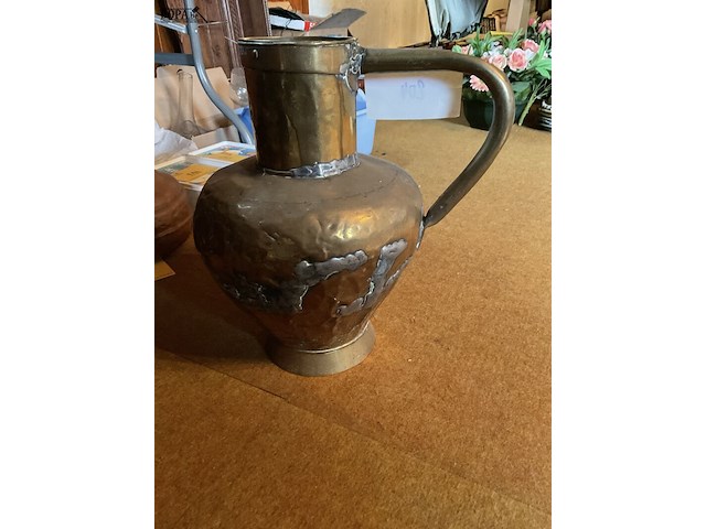 Lot 204 - koperen kan met oor,inscriptie in boord - afbeelding 2 van  5