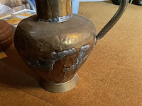 Lot 204 - koperen kan met oor,inscriptie in boord - afbeelding 2 van  5