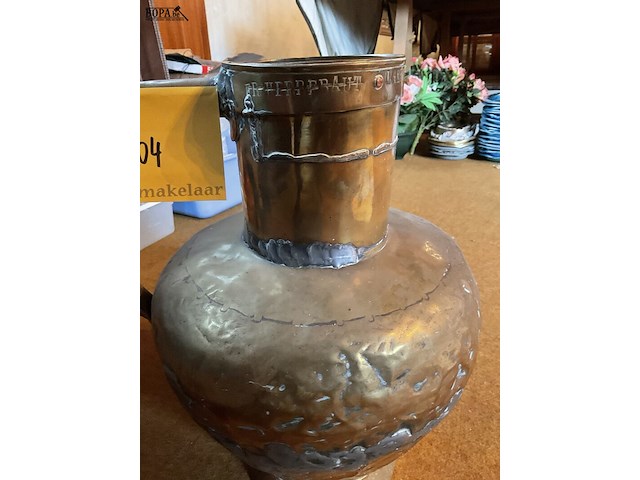 Lot 204 - koperen kan met oor,inscriptie in boord - afbeelding 4 van  5