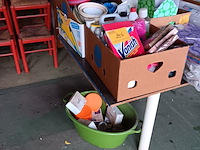 Lot 204 - poetsmateriaal en keukengerei - afbeelding 1 van  6