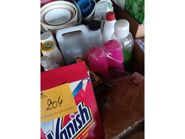 Lot 204 - poetsmateriaal en keukengerei - afbeelding 2 van  6