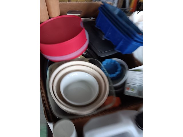 Lot 204 - poetsmateriaal en keukengerei - afbeelding 3 van  6