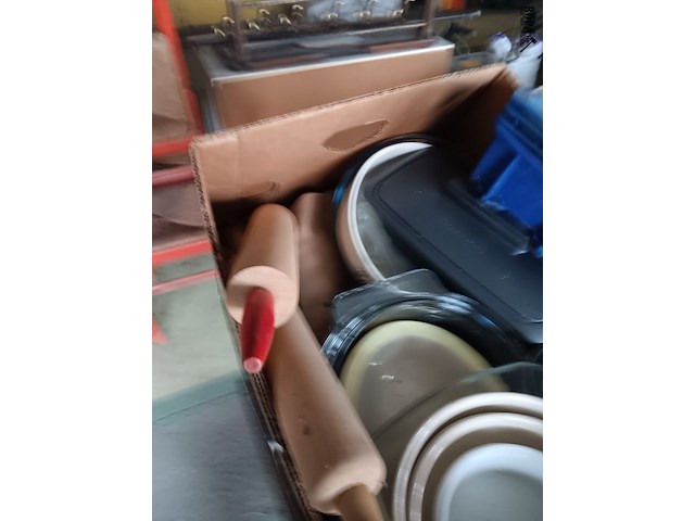 Lot 204 - poetsmateriaal en keukengerei - afbeelding 4 van  6