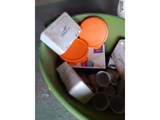 Lot 204 - poetsmateriaal en keukengerei - afbeelding 6 van  6