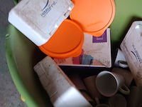 Lot 204 - poetsmateriaal en keukengerei - afbeelding 6 van  6