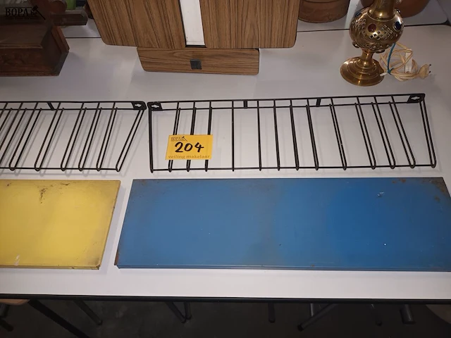 Lot 204 - tomado rekje - afbeelding 1 van  3