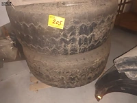 Lot 205 - banden. 2 stuks - afbeelding 1 van  2