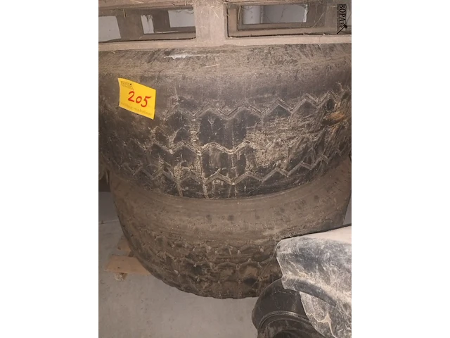 Lot 205 - goodyear banden. 2 stuks - afbeelding 2 van  2