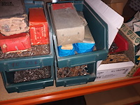 Lot 205 - groot lot nagels - afbeelding 3 van  3