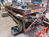 Lot 205 - houten werktafel - afbeelding 1 van  3