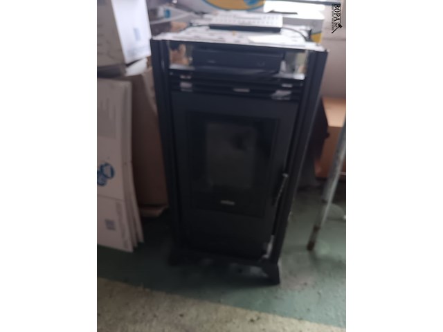 Lot 205 - pelletkachel - afbeelding 1 van  5