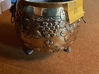 Lot 205 - victoriaanse jardinière koper - afbeelding 1 van  4