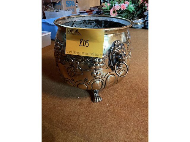 Lot 205 - victoriaanse jardinière koper - afbeelding 3 van  4