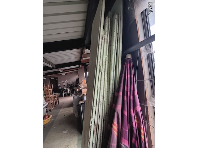 Lot 206 - isolatiepanelen en afschermhek - afbeelding 2 van  2