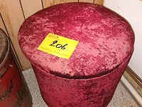 Lot 206 - poef en koffieton - afbeelding 2 van  3