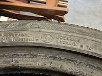 Lot 206 - set winterbanden semperit speed gripp2 240/40 r 18 - afbeelding 2 van  3