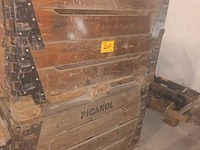Lot 207 - houten palletbak picanol. 2 stuks - afbeelding 1 van  3